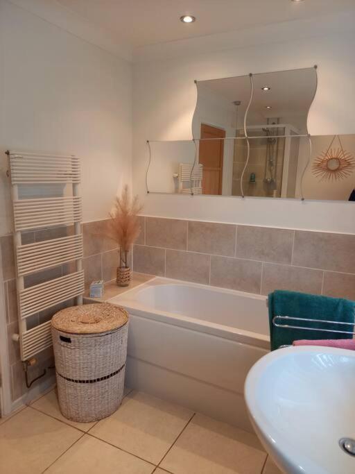 Modernised Home With 2 Bedrooms In كارديف المظهر الخارجي الصورة